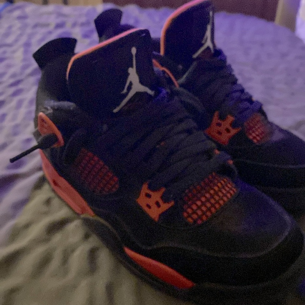 Jordan 4s Mid Red Thunders.